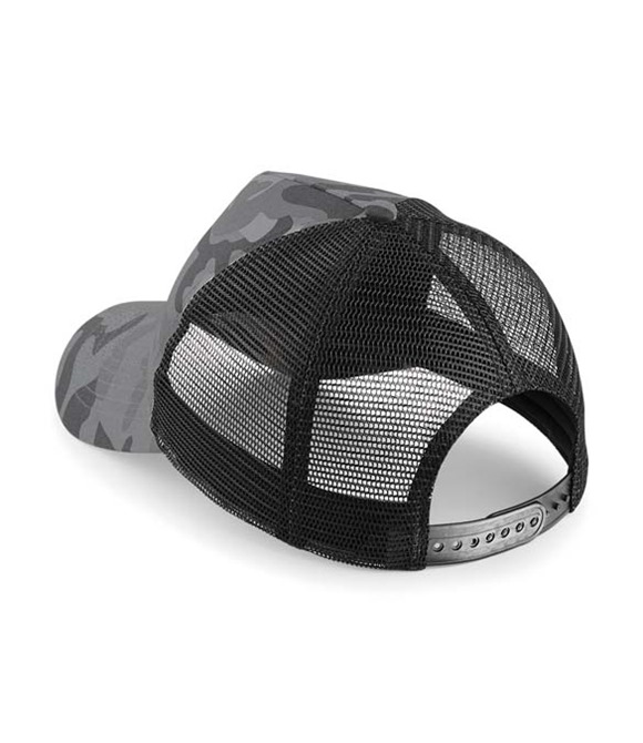 Camo snapback trucker